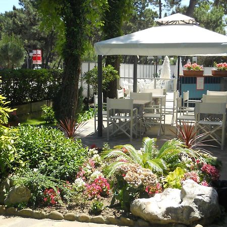 Hotel Sahara Milano Marittima Bagian luar foto