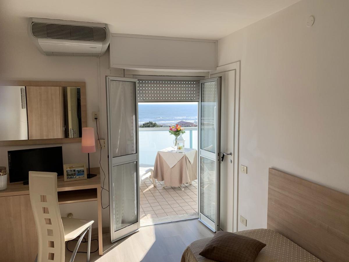 Hotel Sahara Milano Marittima Bagian luar foto