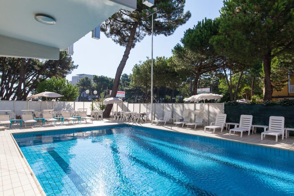 Hotel Sahara Milano Marittima Bagian luar foto