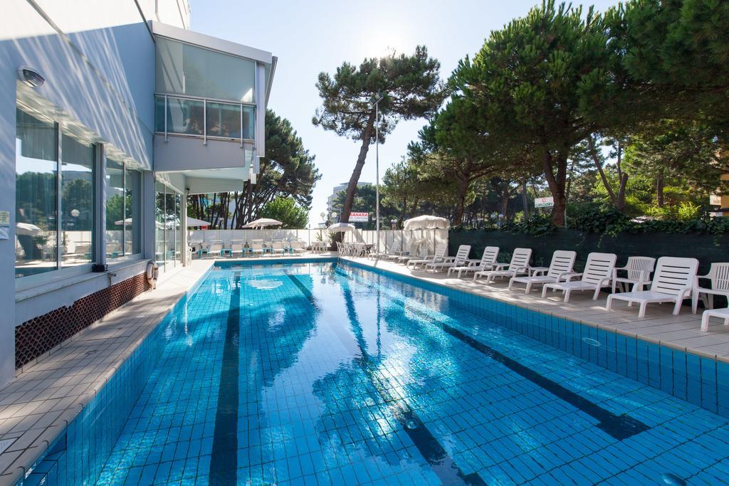 Hotel Sahara Milano Marittima Bagian luar foto