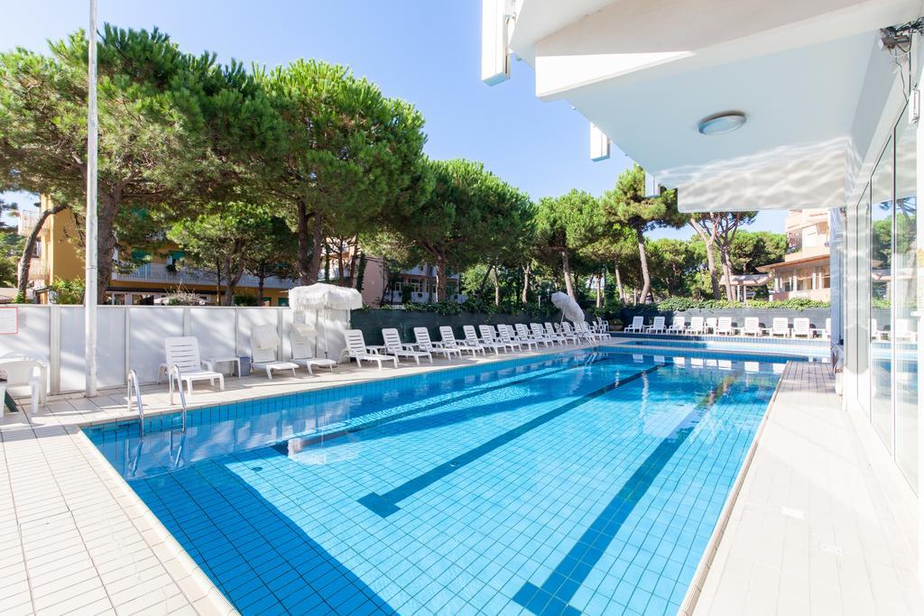 Hotel Sahara Milano Marittima Bagian luar foto