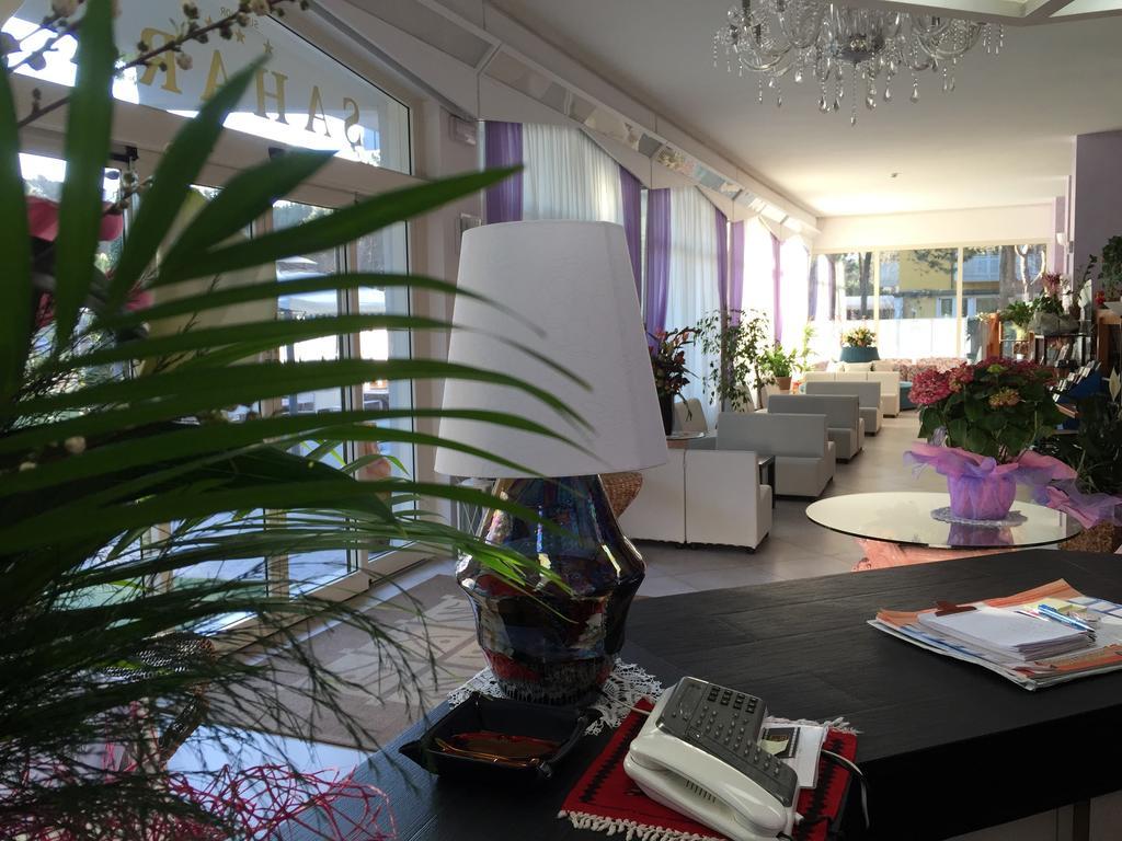 Hotel Sahara Milano Marittima Bagian luar foto