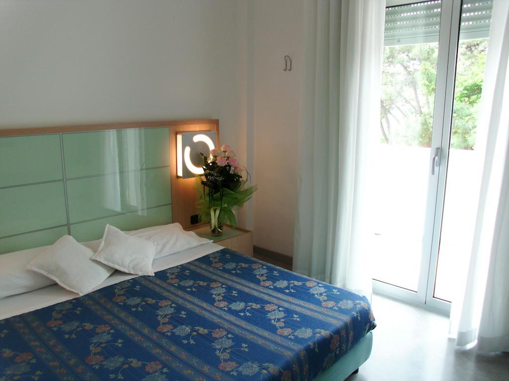 Hotel Sahara Milano Marittima Bagian luar foto