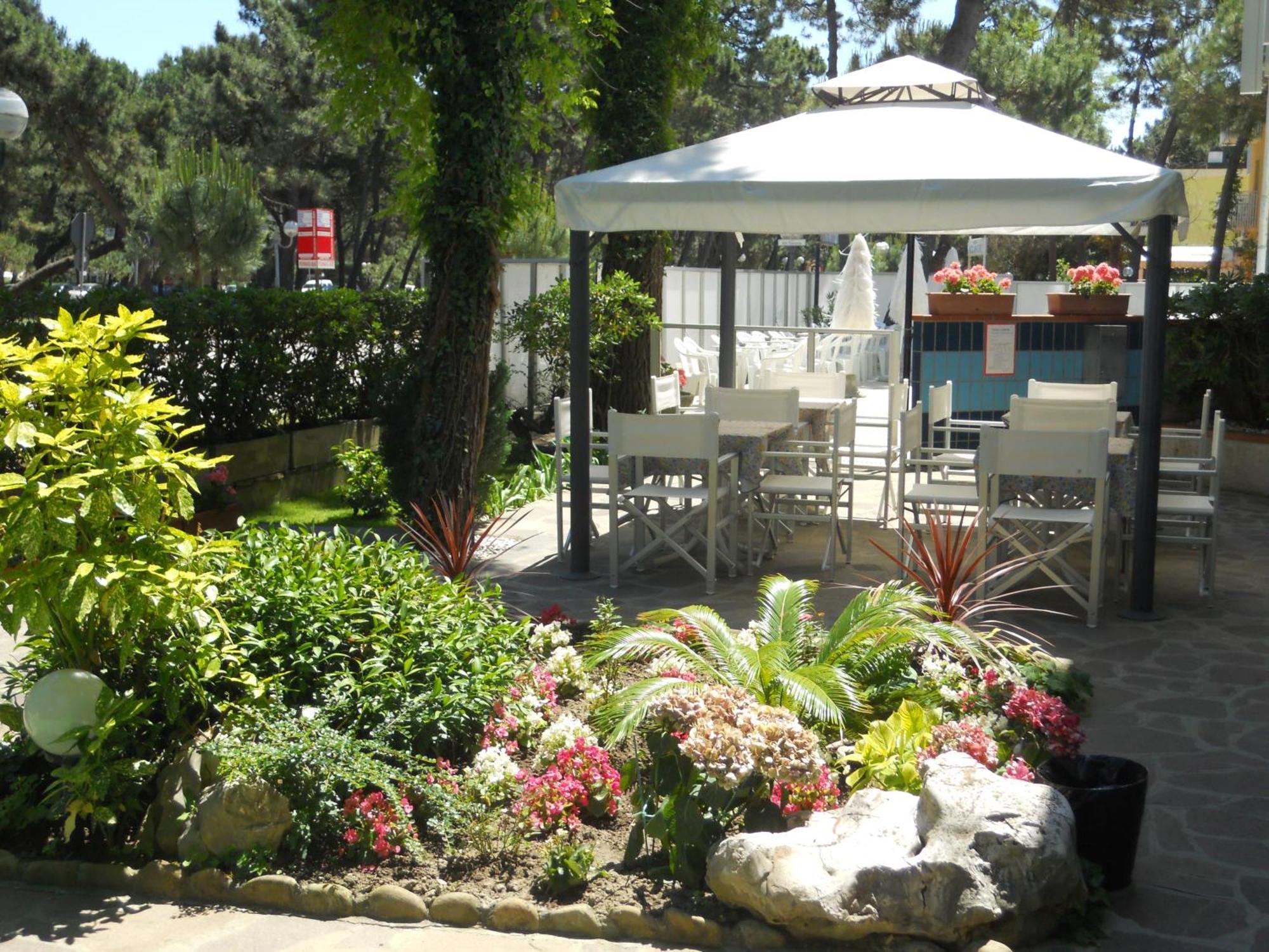 Hotel Sahara Milano Marittima Bagian luar foto