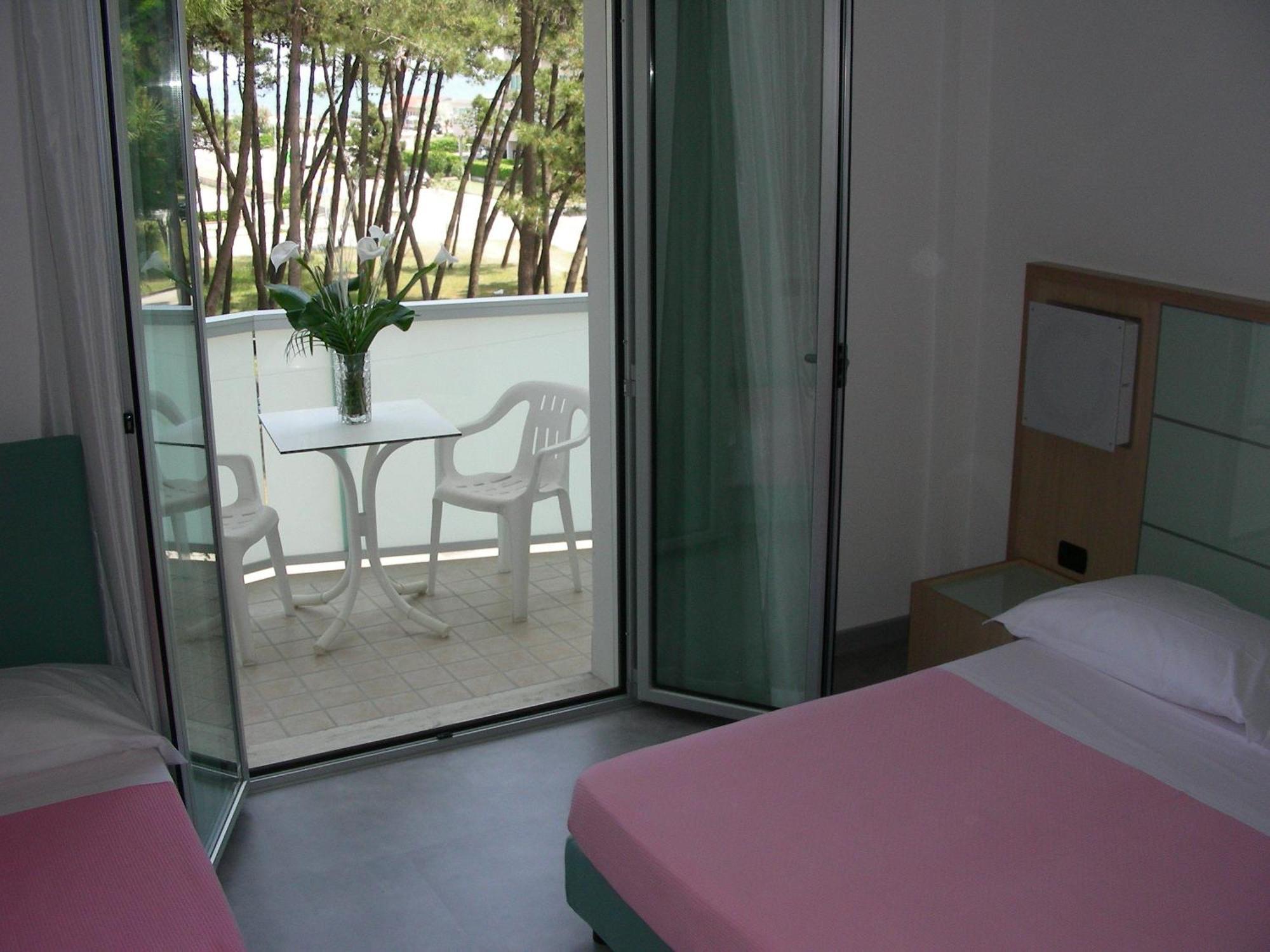 Hotel Sahara Milano Marittima Bagian luar foto