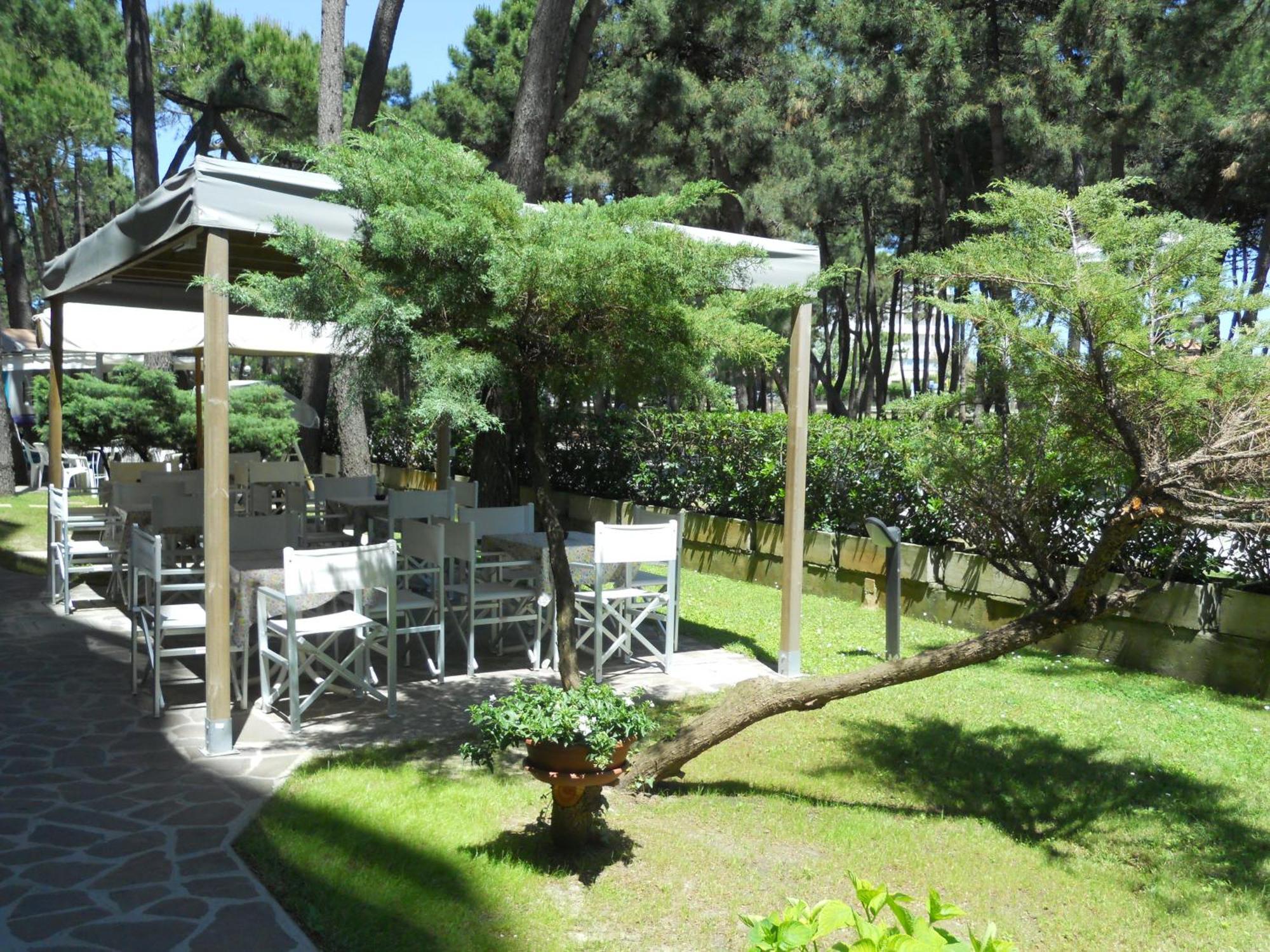 Hotel Sahara Milano Marittima Bagian luar foto