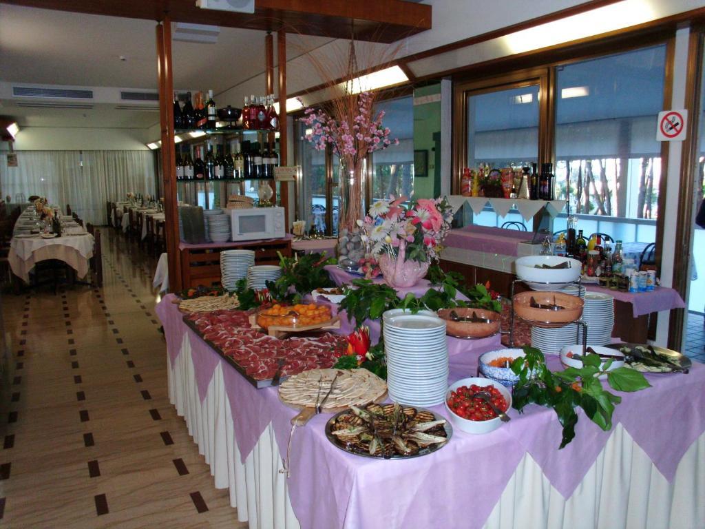 Hotel Sahara Milano Marittima Bagian luar foto