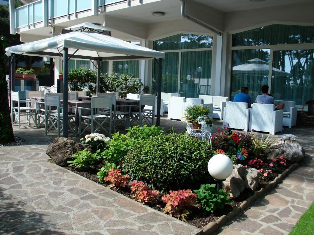 Hotel Sahara Milano Marittima Bagian luar foto