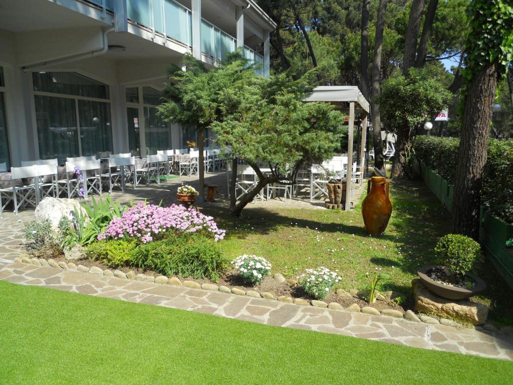 Hotel Sahara Milano Marittima Bagian luar foto