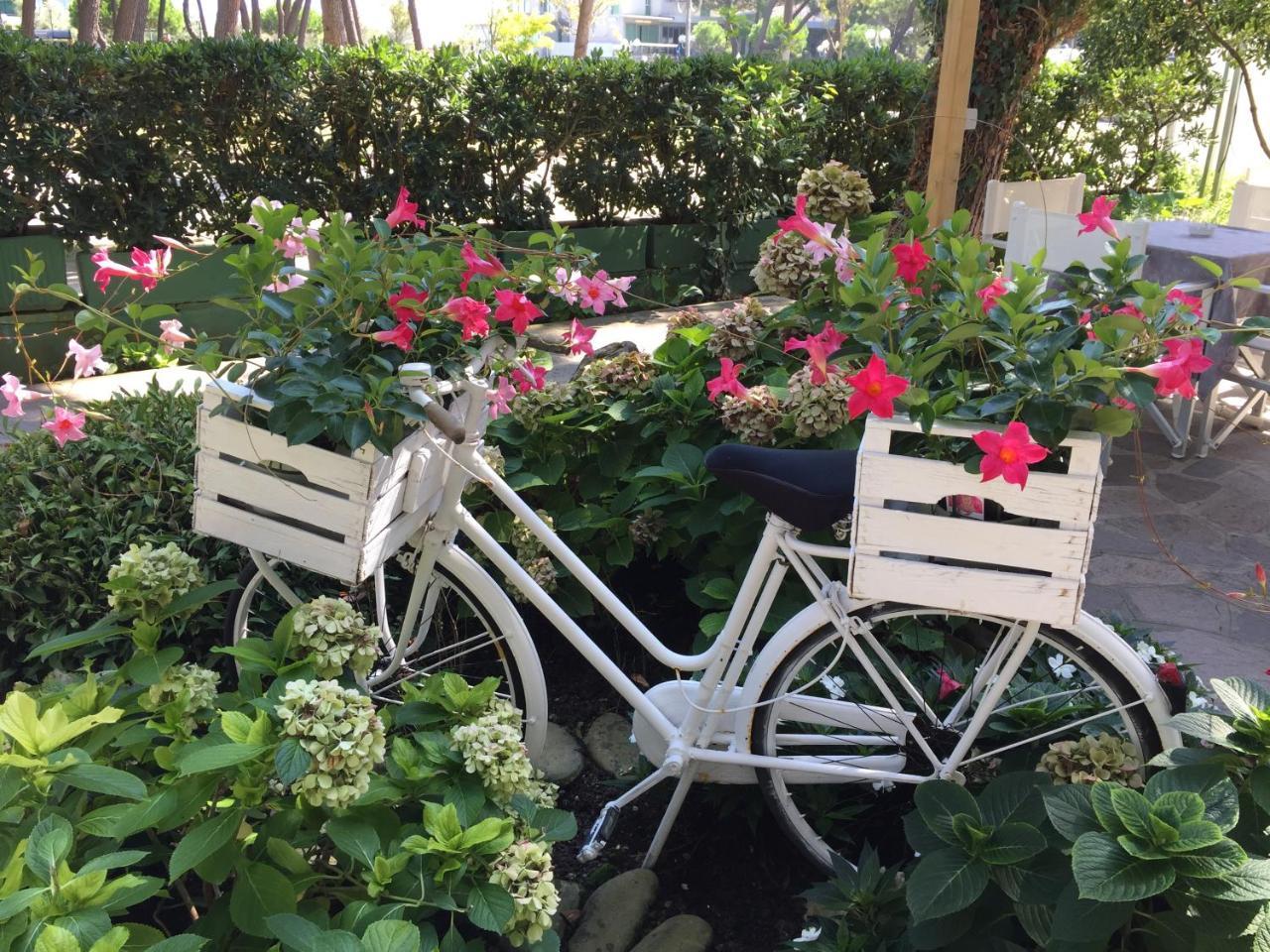 Hotel Sahara Milano Marittima Bagian luar foto