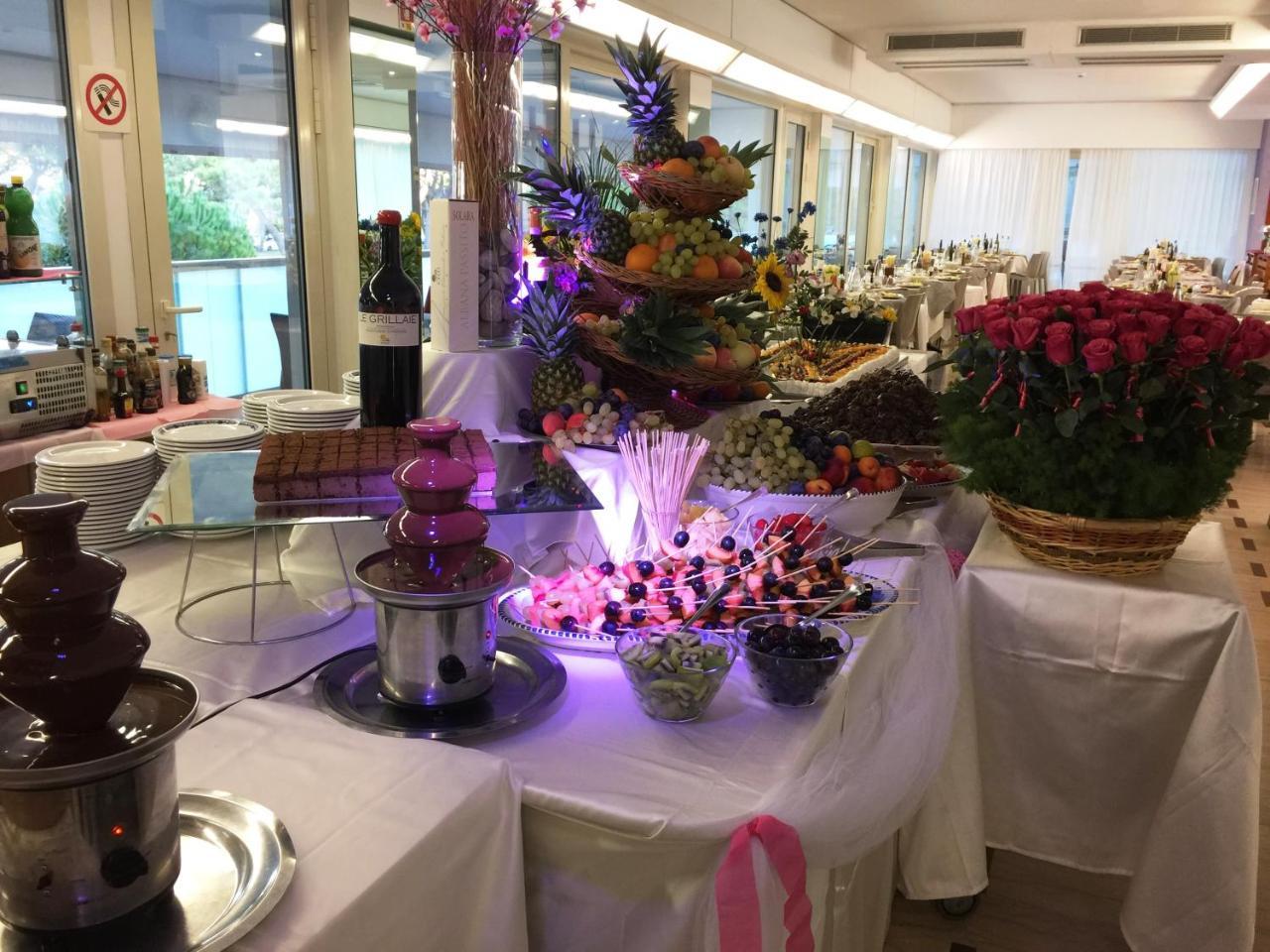Hotel Sahara Milano Marittima Bagian luar foto
