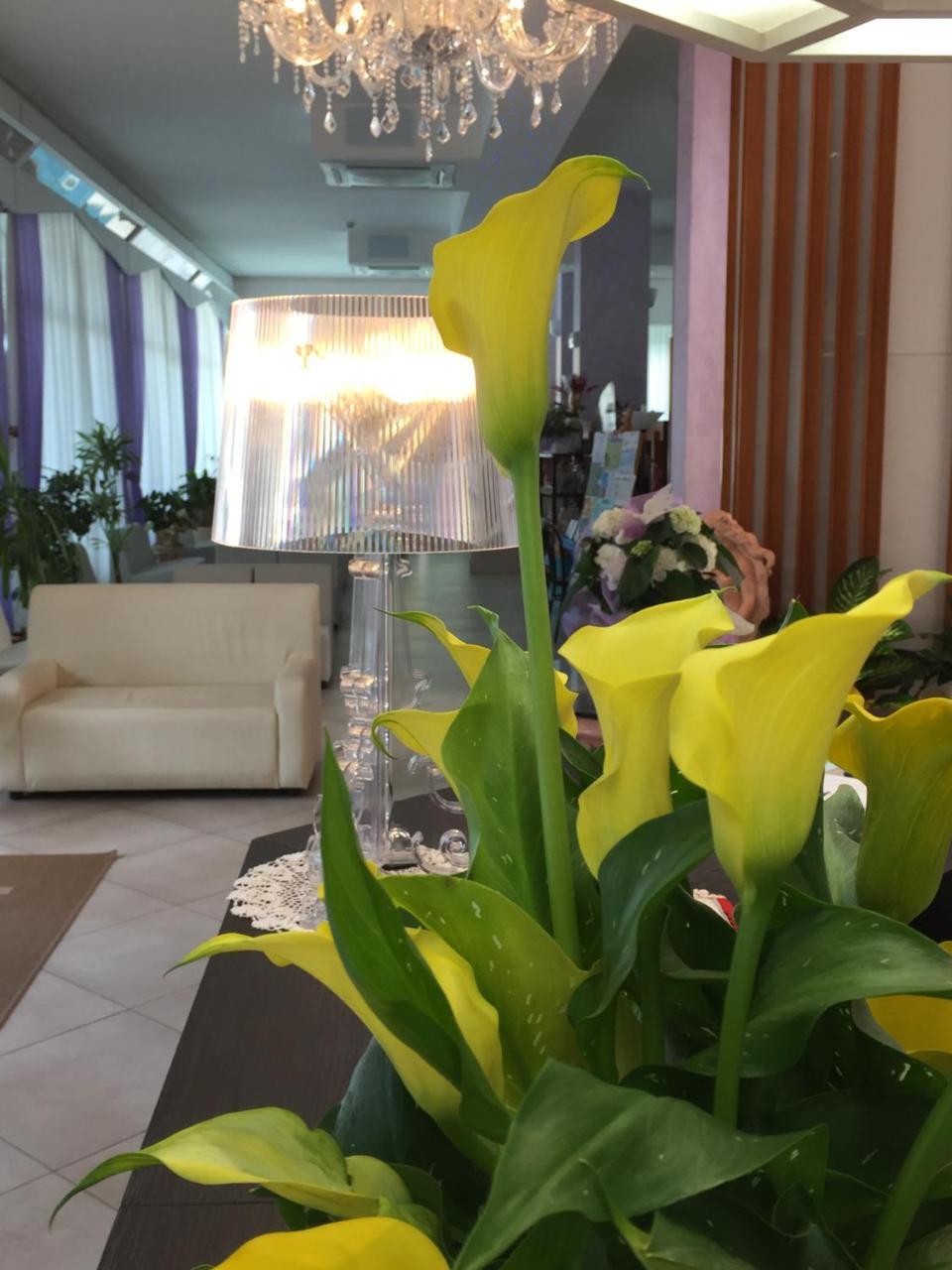 Hotel Sahara Milano Marittima Bagian luar foto