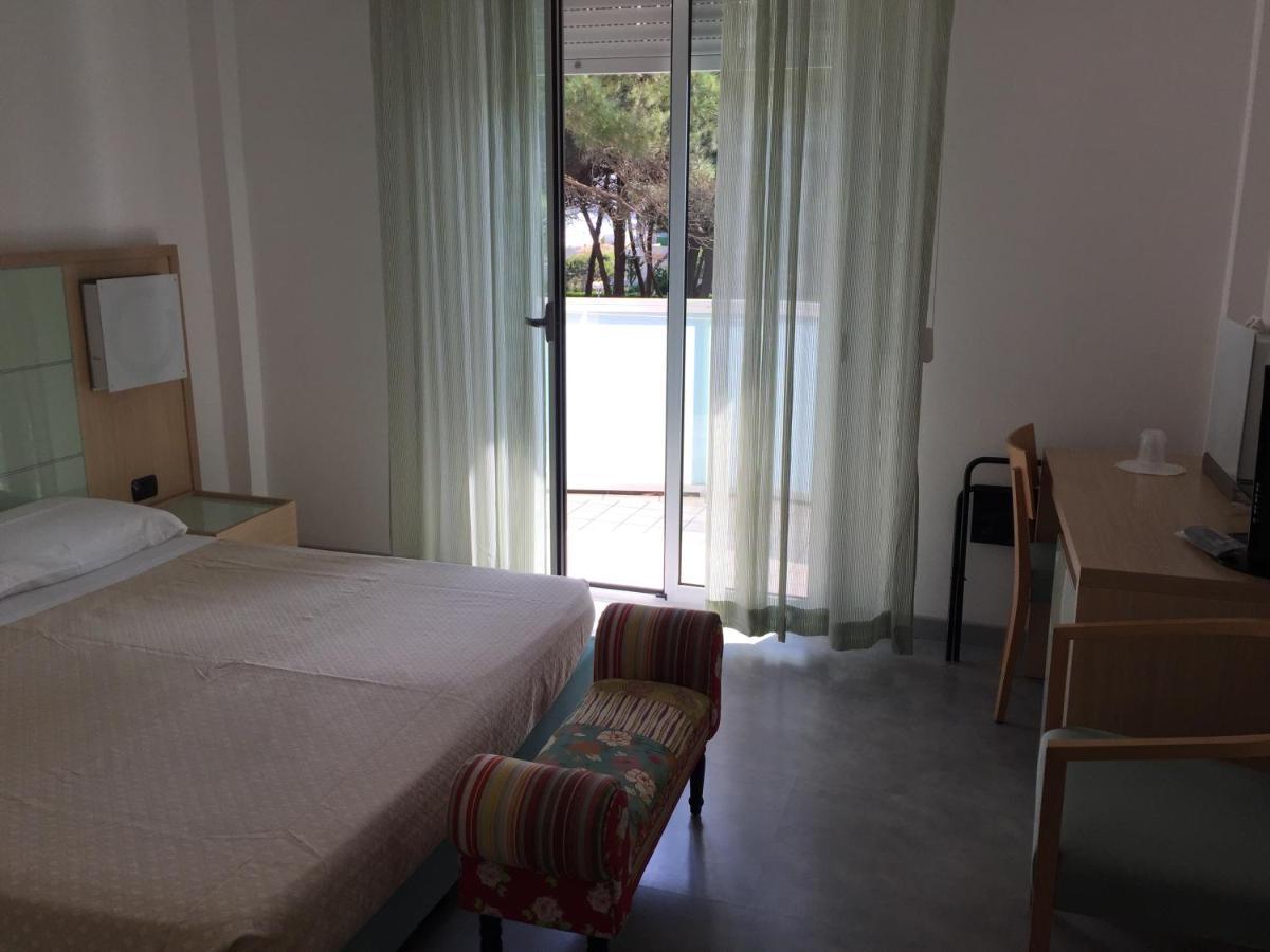 Hotel Sahara Milano Marittima Bagian luar foto
