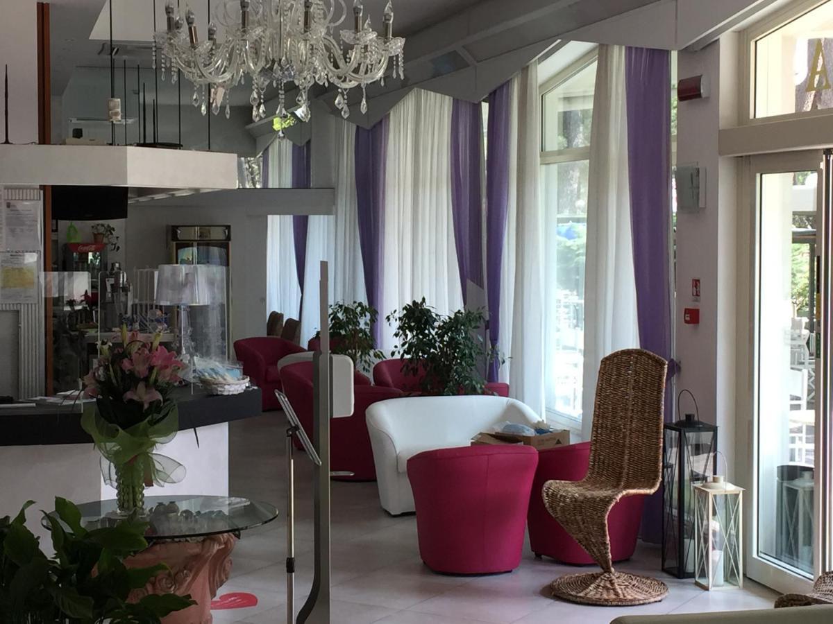 Hotel Sahara Milano Marittima Bagian luar foto